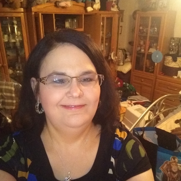 Meet your Posher, Carrie - Picture 1 of 1